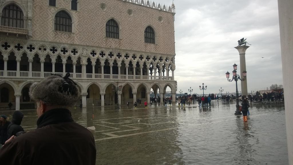 In Back To San Marco Tourist Venecia