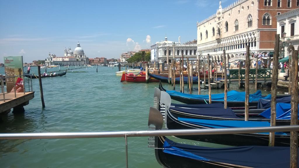 In Back To San Marco Tourist Venecia